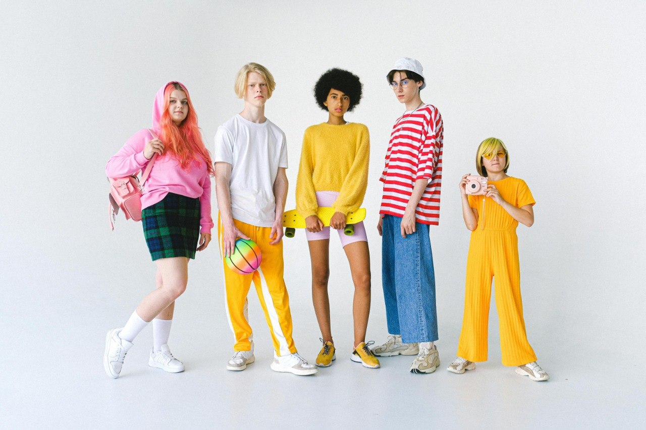 Creative photo and video shoot showcasing stylish portraits and social media content — photo 4